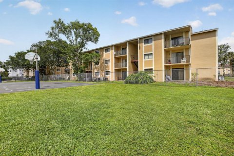 Condominio en venta en Pembroke Pines, Florida, 2 dormitorios, 94.39 m2 № 2243025 - foto 25
