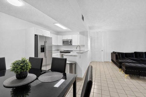 Condominio en venta en Pembroke Pines, Florida, 2 dormitorios, 94.39 m2 № 2243025 - foto 3
