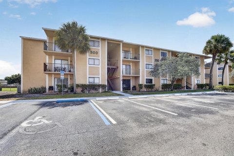 Condo in Pembroke Pines, Florida, 2 bedrooms  № 2243025