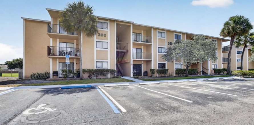 Condominio en Pembroke Pines, Florida, 2 dormitorios  № 2243025
