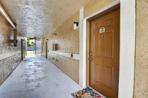 Condominio en venta en Pembroke Pines, Florida, 2 dormitorios, 94.39 m2 № 2243025 - foto 2