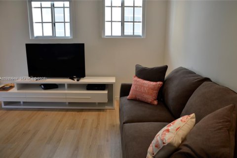 Condo in Miami Beach, Florida, 1 bedroom  № 2153053 - photo 6