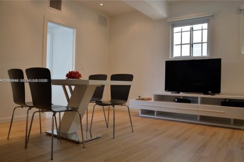 Condo in Miami Beach, Florida, 1 bedroom  № 2153053 - photo 2