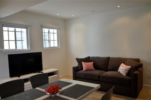 Condo in Miami Beach, Florida, 1 bedroom  № 2153053 - photo 4