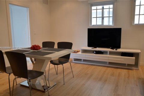Condo in Miami Beach, Florida, 1 bedroom  № 2153053 - photo 3