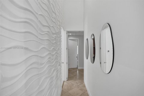 House in Plantation, Florida 9 bedrooms, 383.97 sq.m. № 2052783 - photo 24