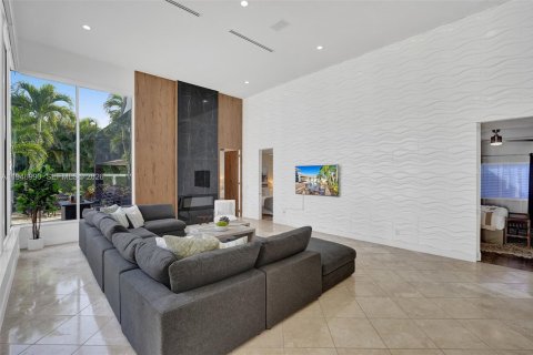 House in Plantation, Florida 9 bedrooms, 383.97 sq.m. № 2052783 - photo 6