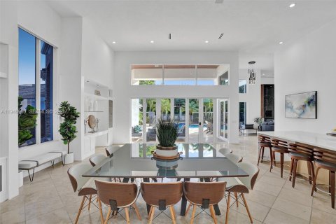 House in Plantation, Florida 9 bedrooms, 383.97 sq.m. № 2052783 - photo 12