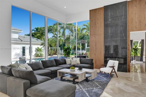 House in Plantation, Florida 9 bedrooms, 383.97 sq.m. № 2052783 - photo 3