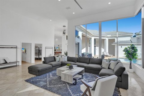 House in Plantation, Florida 9 bedrooms, 383.97 sq.m. № 2052783 - photo 8