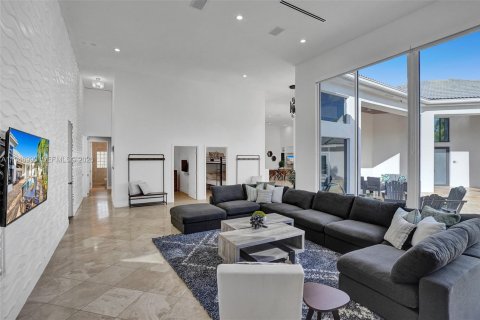 House in Plantation, Florida 9 bedrooms, 383.97 sq.m. № 2052783 - photo 9