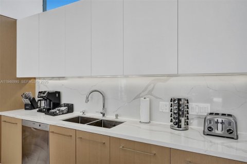 House in Plantation, Florida 9 bedrooms, 383.97 sq.m. № 2052783 - photo 19