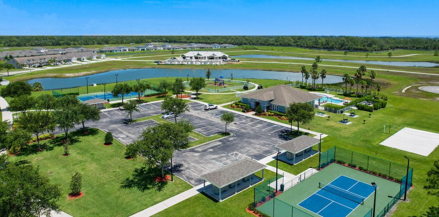 House in Fort Pierce, Florida 3 bedrooms, 154.03 sq.m. № 851971