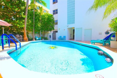 Condo in Miami Beach, Florida, 1 bedroom  № 1929672 - photo 8