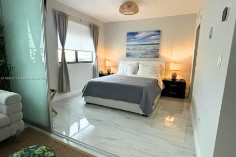 Condominio en alquiler en Miami Beach, Florida, 1 dormitorio, 50.17 m2 № 1929672 - foto 1