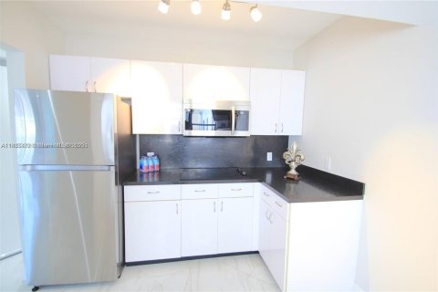 Condominio en alquiler en Miami Beach, Florida, 1 dormitorio, 50.17 m2 № 1929672 - foto 7