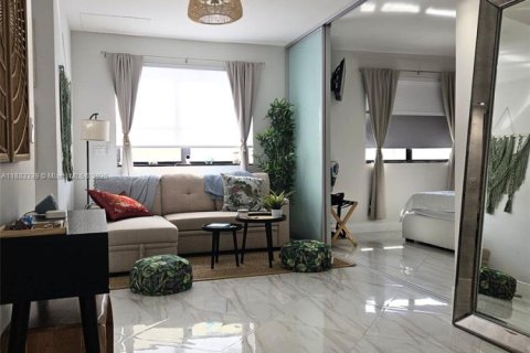 Condominio en alquiler en Miami Beach, Florida, 1 dormitorio, 50.17 m2 № 1929672 - foto 5