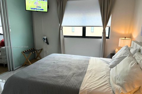 Condo in Miami Beach, Florida, 1 bedroom  № 1929672 - photo 2
