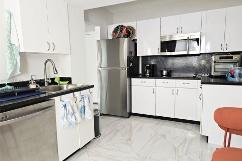Condominio en alquiler en Miami Beach, Florida, 1 dormitorio, 50.17 m2 № 1929672 - foto 6