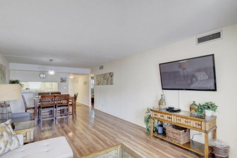 Купить кондоминиум в Форт-Уолтон-Бич, Флорида 2 спальни, 96.15м2, № 559144 - фото 1