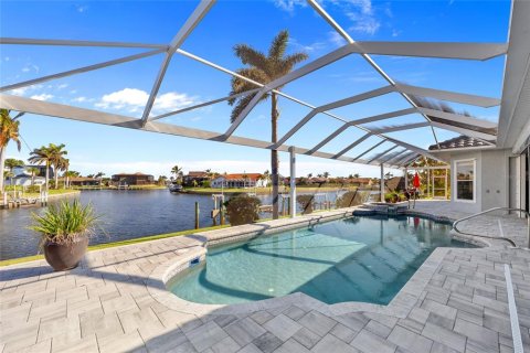 House in Punta Gorda, Florida 4 bedrooms, 321.26 sq.m. № 1524285 - photo 4