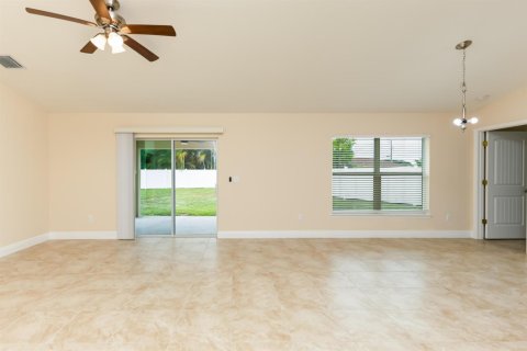 Villa ou maison à vendre à Port St. Lucie, Floride: 4 chambres, 177.07 m2 № 2397768 - photo 4