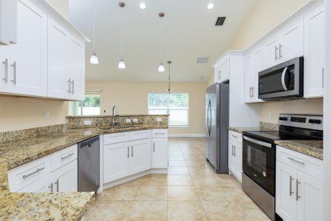 Villa ou maison à vendre à Port St. Lucie, Floride: 4 chambres, 177.07 m2 № 2397768 - photo 9
