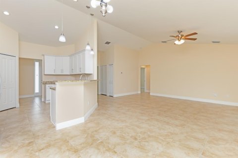 Villa ou maison à vendre à Port St. Lucie, Floride: 4 chambres, 177.07 m2 № 2397768 - photo 7