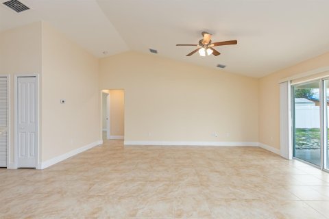 Villa ou maison à vendre à Port St. Lucie, Floride: 4 chambres, 177.07 m2 № 2397768 - photo 5