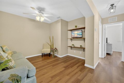 Adosado en venta en Cape Coral, Florida, 3 dormitorios, 162.02 m2 № 1919814 - foto 11