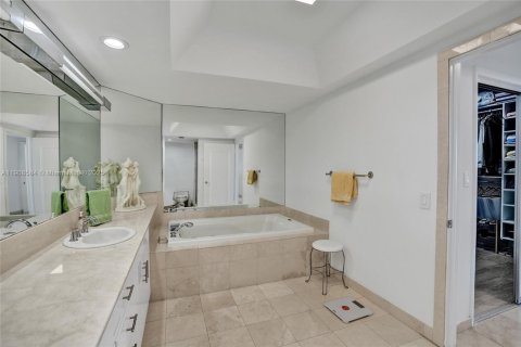 Condominio en venta en Aventura, Florida, 2 dormitorios, 162.58 m2 № 1975712 - foto 21