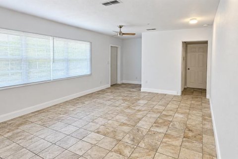 Villa ou maison à vendre à Winter Haven, Floride: 4 chambres, 170.01 m2 № 2416497 - photo 2