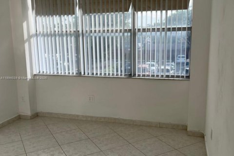 Condo in Miami, Florida, 2 bedrooms № 1945722 - photo 9