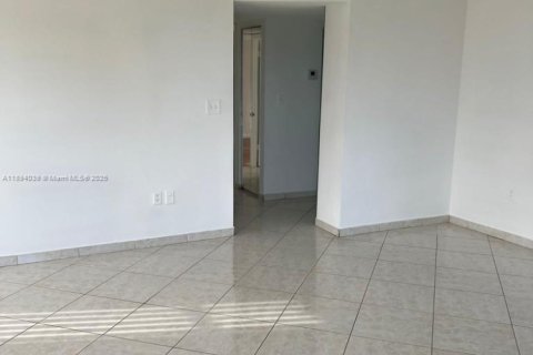 Condo in Miami, Florida, 2 bedrooms № 1945722 - photo 7