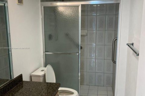 Condo in Miami, Florida, 2 bedrooms № 1945722 - photo 17