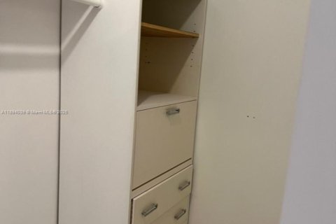 Condo in Miami, Florida, 2 bedrooms № 1945722 - photo 14