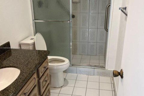 Condo in Miami, Florida, 2 bedrooms № 1945722 - photo 8