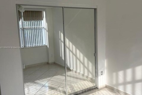 Condo in Miami, Florida, 2 bedrooms № 1945722 - photo 11