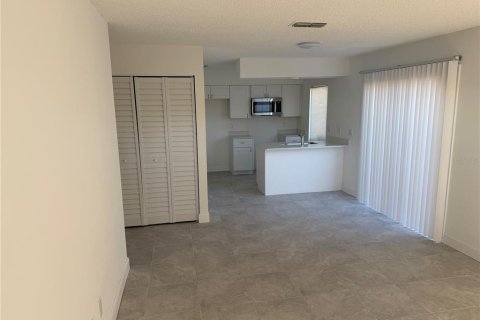 Commercial property in Ocala, Florida 4 bedrooms, 161.28 sq.m. № 2386435 - photo 3