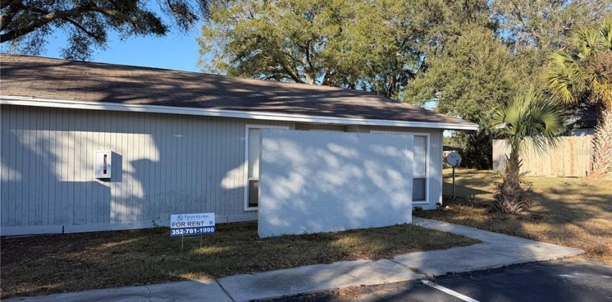 Commercial property in Ocala, Florida 4 bedrooms, 161.28 sq.m. № 2386435