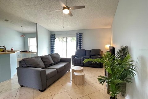 Villa ou maison à vendre à Kissimmee, Floride: 3 chambres, 151.99 m2 № 2236286 - photo 2