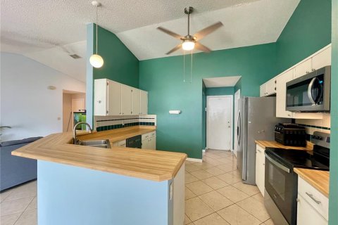 Villa ou maison à vendre à Kissimmee, Floride: 3 chambres, 151.99 m2 № 2236286 - photo 3