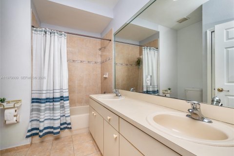 Купить таунхаус в Хомстед, Флорида 4 спальни, 188.41м2, № 2079401 - фото 16