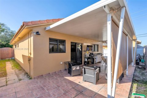 Villa ou maison à vendre à Hialeah, Floride: 4 chambres, 132.85 m2 № 2009395 - photo 29