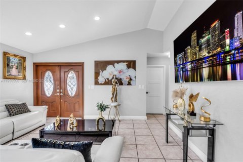 Villa ou maison à vendre à Hialeah, Floride: 4 chambres, 132.85 m2 № 2009395 - photo 5