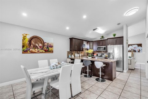 Villa ou maison à vendre à Hialeah, Floride: 4 chambres, 132.85 m2 № 2009395 - photo 9