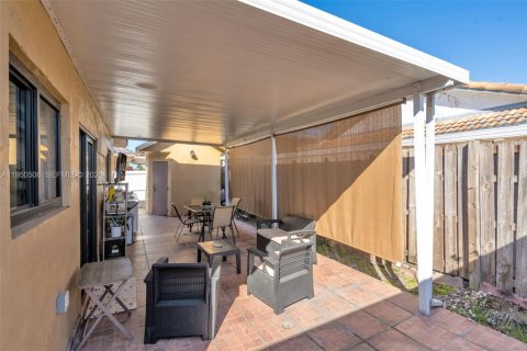 Villa ou maison à vendre à Hialeah, Floride: 4 chambres, 132.85 m2 № 2009395 - photo 26