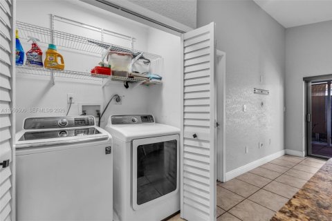 Villa ou maison à vendre à Hialeah, Floride: 4 chambres, 132.85 m2 № 2009395 - photo 20