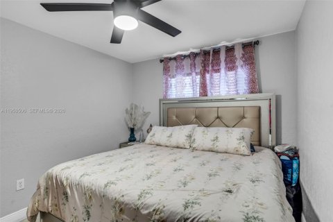 Villa ou maison à vendre à Hialeah, Floride: 4 chambres, 132.85 m2 № 2009395 - photo 17