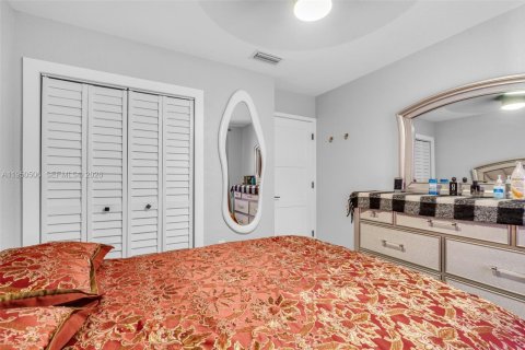 Villa ou maison à vendre à Hialeah, Floride: 4 chambres, 132.85 m2 № 2009395 - photo 15